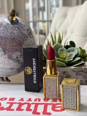 Hydravescent diamond Midnight Ruby lipstick